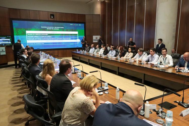 Governo e BNDES iniciam estruturação de VLT entre Curitiba e São José dos Pinhais