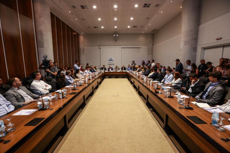 Governo e BNDES iniciam estruturação de VLT entre Curitiba e São José dos Pinhais