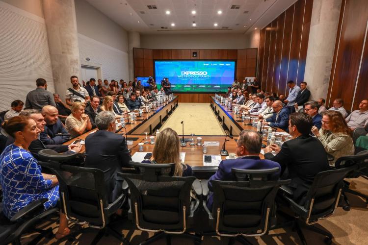 Governo e BNDES iniciam estruturação de VLT entre Curitiba e São José dos Pinhais