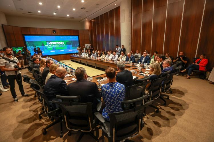 Governo e BNDES iniciam estruturação de VLT entre Curitiba e São José dos Pinhais