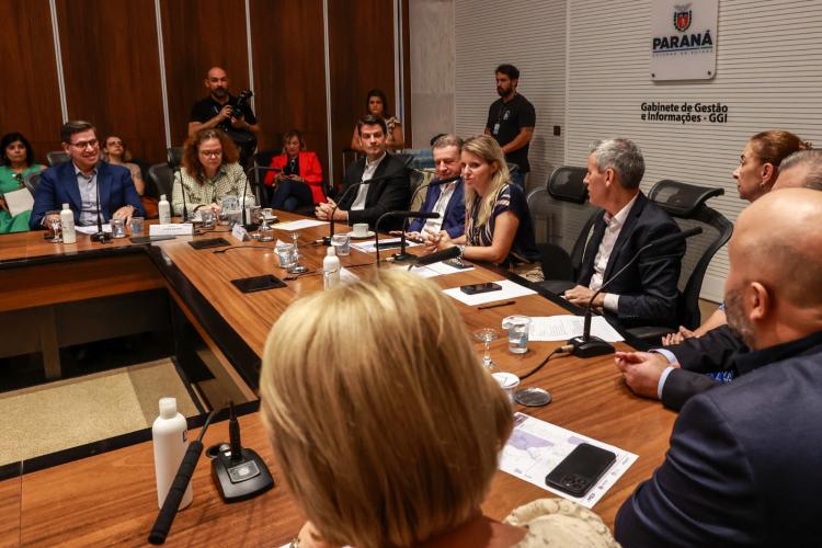 Governo e BNDES iniciam estruturação de VLT entre Curitiba e São José dos Pinhais