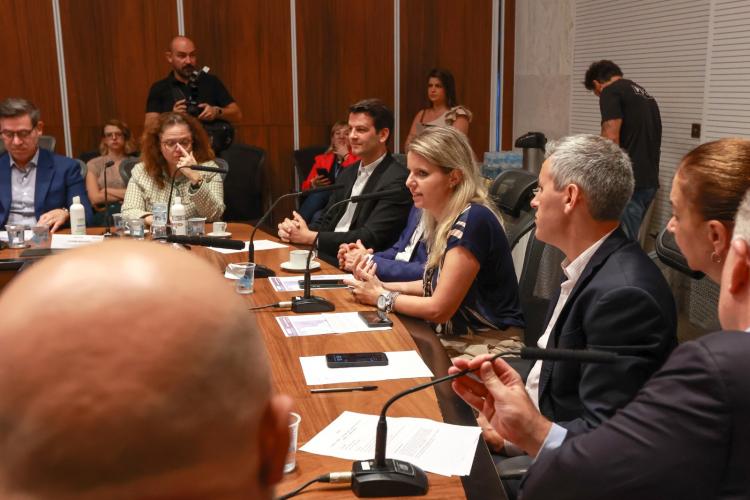 Governo e BNDES iniciam estruturação de VLT entre Curitiba e São José dos Pinhais