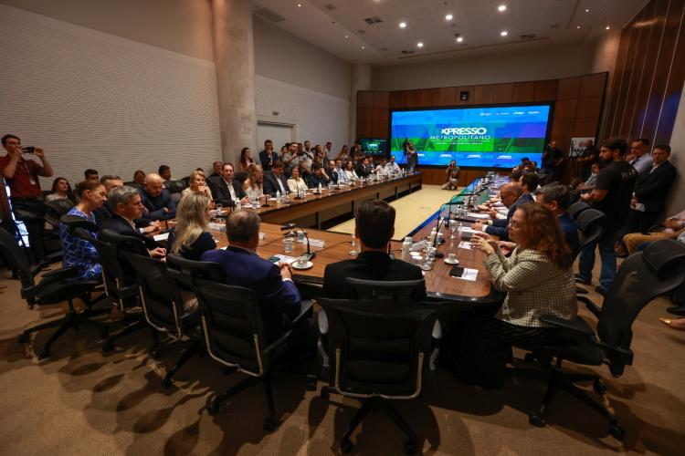 Governo e BNDES iniciam estruturação de VLT entre Curitiba e São José dos Pinhais