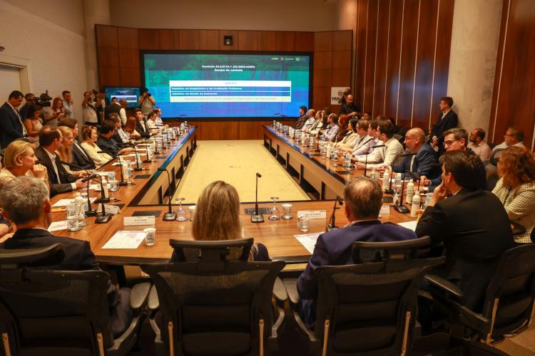 Governo e BNDES iniciam estruturação de VLT entre Curitiba e São José dos Pinhais