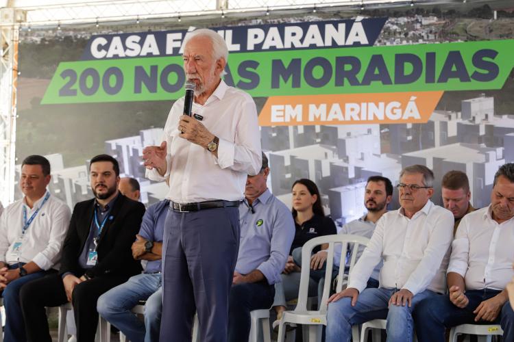 Com o apoio do Estado, 200 moradores de Maringá ganham as chaves da Casa Própria
