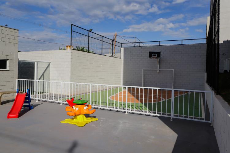 Com o apoio do Estado, 200 moradores de Maringá ganham as chaves da Casa Própria