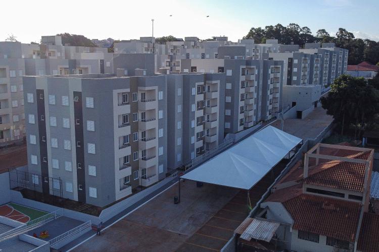 Com o apoio do Estado, 200 moradores de Maringá ganham as chaves da Casa Própria