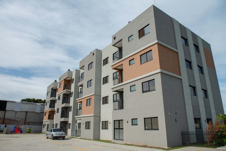 Com apoio da COHAPAR, 68 famílias recebem as chaves da Casa Própria em Pinhais