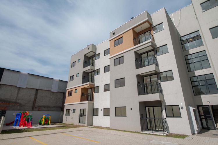 Com apoio da COHAPAR, 68 famílias recebem as chaves da Casa Própria em Pinhais