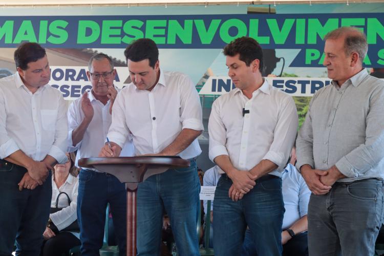 Estado investirá R$ 46,8 milhões em Sengés para Pavimentação e construção de Escola