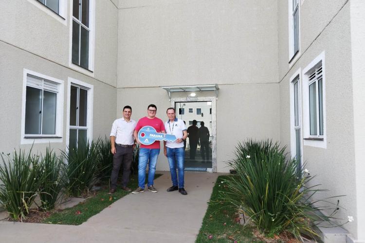 80 famílias de Arapongas recebem da COHAPAR as chaves da casa própria