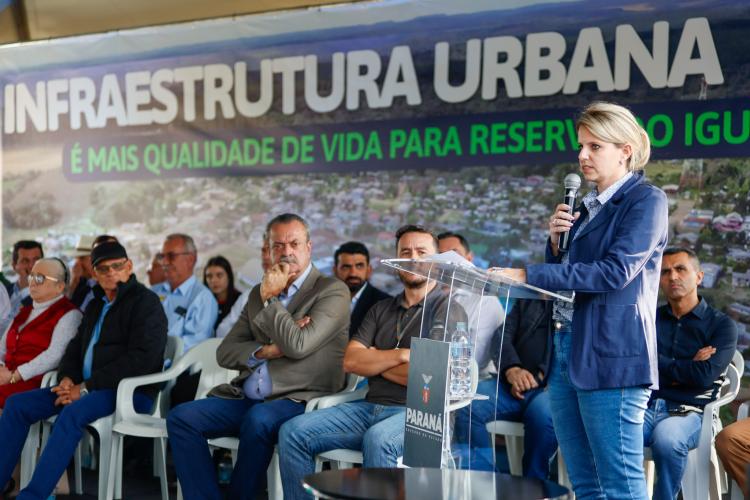 Governador assina regularização de Moradias e Pavimentação para Reserva do Iguaçu