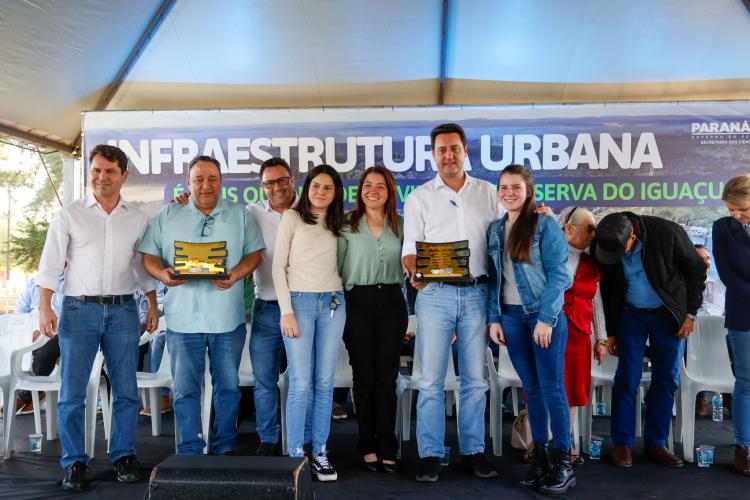Governador assina regularização de Moradias e Pavimentação para Reserva do Iguaçu