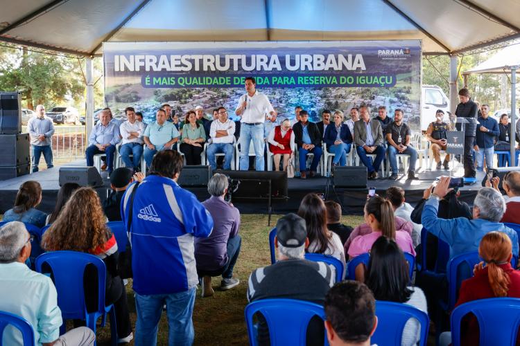 Governador assina regularização de Moradias e Pavimentação para Reserva do Iguaçu