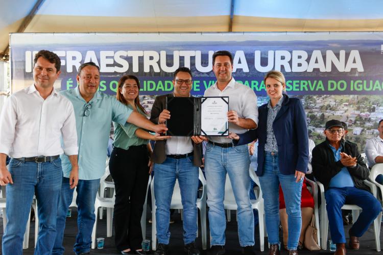 Governador assina regularização de Moradias e Pavimentação para Reserva do Iguaçu