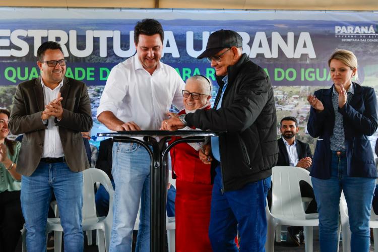 Governador assina regularização de Moradias e Pavimentação para Reserva do Iguaçu
