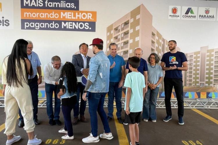 Com apoio do Estado, 320 apartamentos são entregues a famílias de Maringá