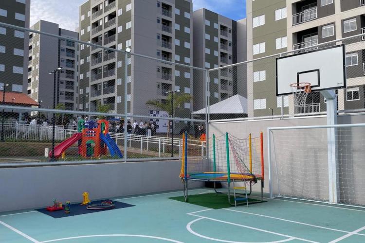 Com apoio do Estado, 320 apartamentos são entregues a famílias de Maringá