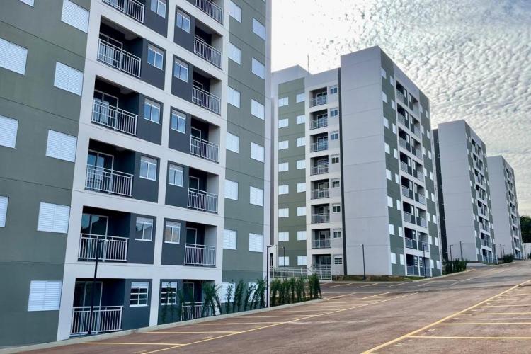 Com apoio do Estado, 320 apartamentos são entregues a famílias de Maringá