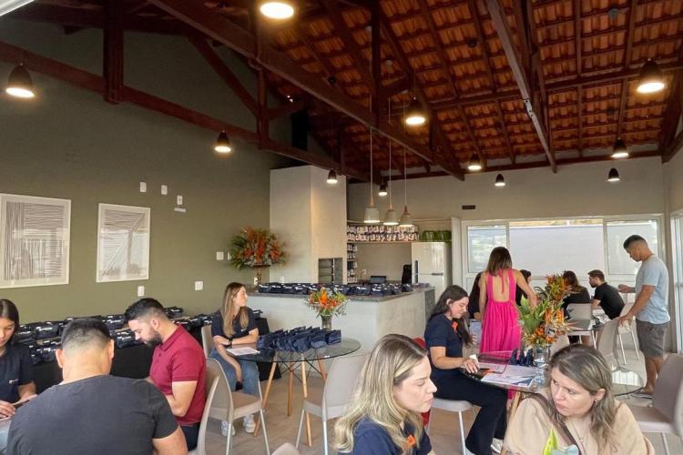 Com apoio do Estado, 320 apartamentos são entregues a famílias de Maringá