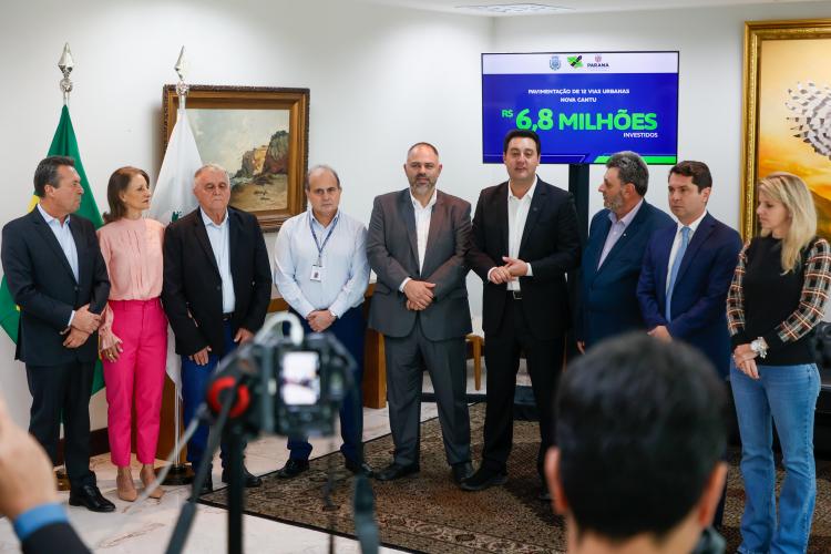 Ratinho Junior assina repasses em infraestrutura urbana para três Municípios