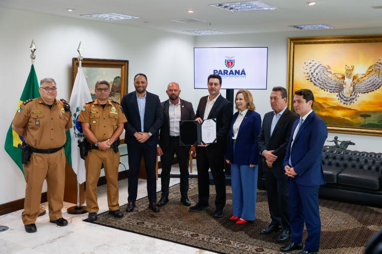 Ratinho Junior assina repasses em infraestrutura urbana para três Municípios