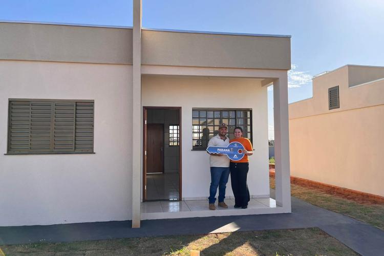 COHAPAR entrega chaves de residencial a 20 famílias de Diamante do Norte