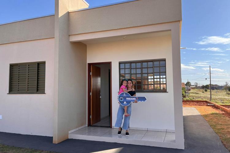 COHAPAR entrega chaves de residencial a 20 famílias de Diamante do Norte