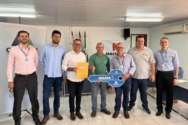 COHAPAR entrega chaves de residencial a 20 famílias de Diamante do Norte
