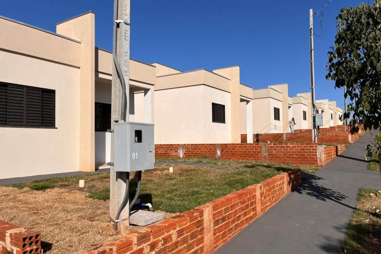 COHAPAR entrega chaves de residencial a 20 famílias de Diamante do Norte