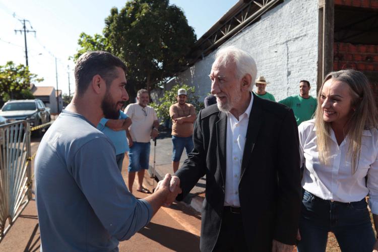 Com apoio do Estado, chaves da casa própria são entregues a famílias de Japurá