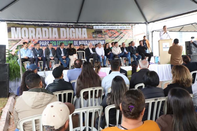 Darci Piana entrega Residencial com 120 casas a famílias de Nova Londrina