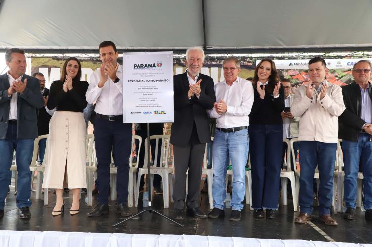 Darci Piana entrega Residencial com 120 casas a famílias de Nova Londrina