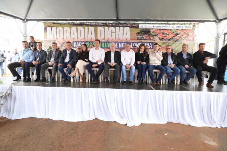 Darci Piana entrega Residencial com 120 casas a famílias de Nova Londrina