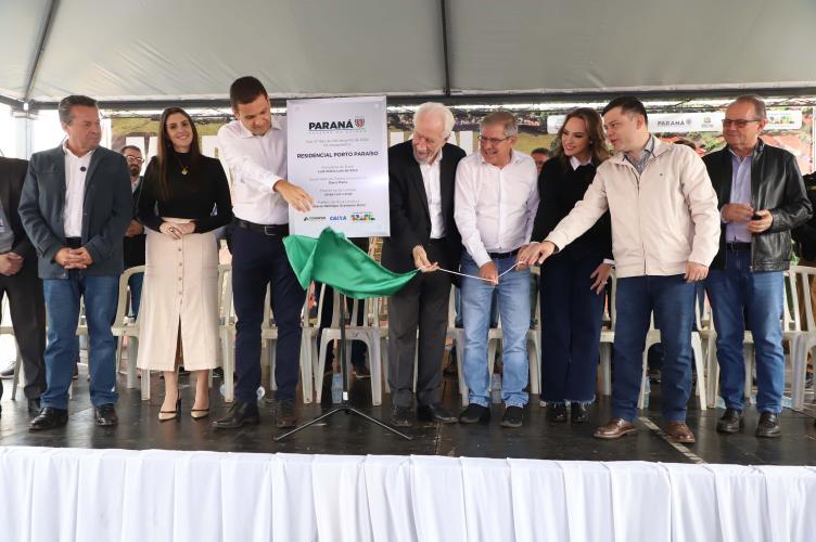 Darci Piana entrega Residencial com 120 casas a famílias de Nova Londrina