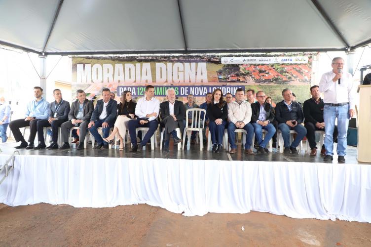 Darci Piana entrega Residencial com 120 casas a famílias de Nova Londrina