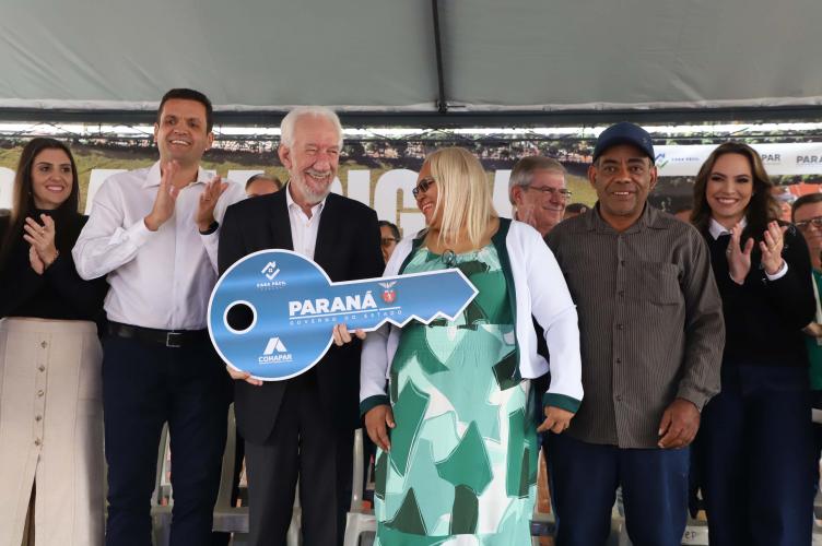 Darci Piana entrega Residencial com 120 casas a famílias de Nova Londrina