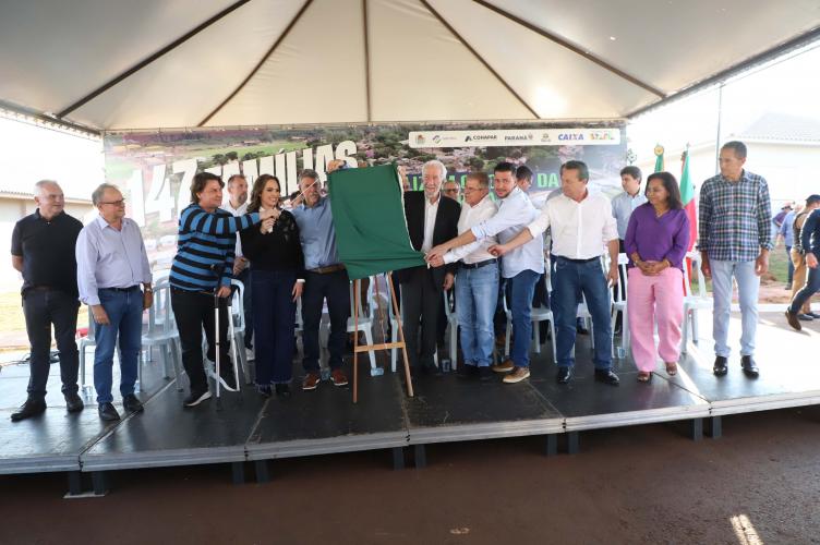 Com o Casa Fácil Paraná, 143 famílias do Paraíso do Norte conquistam moradia própria