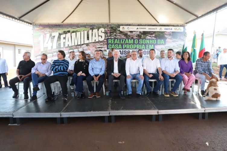 Com o Casa Fácil Paraná, 143 famílias do Paraíso do Norte conquistam moradia própria