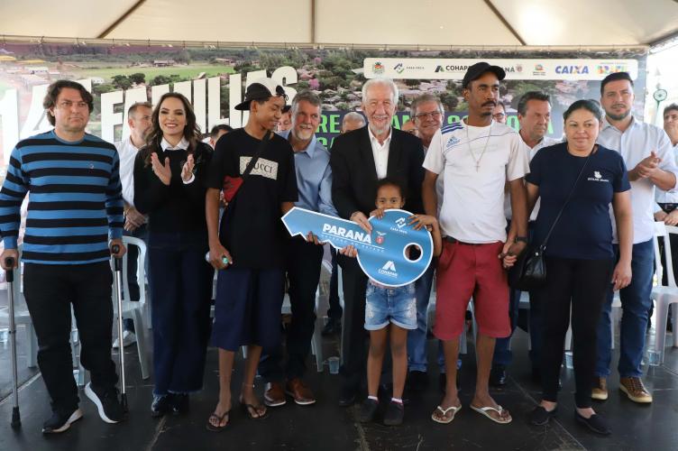 Com o Casa Fácil Paraná, 143 famílias do Paraíso do Norte conquistam moradia própria
