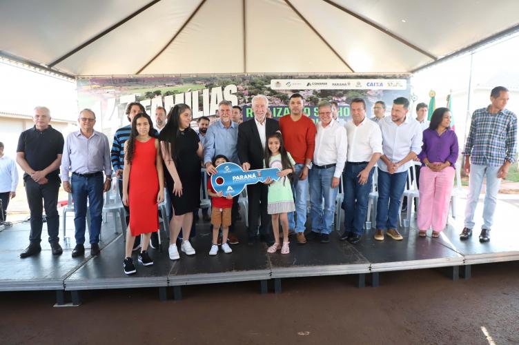Com o Casa Fácil Paraná, 143 famílias do Paraíso do Norte conquistam moradia própria