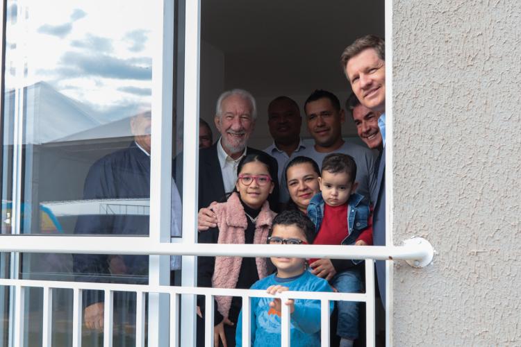 Casa Fácil Paraná: com apoio do Estado, 192 famílias de Cascavel recebem moradia