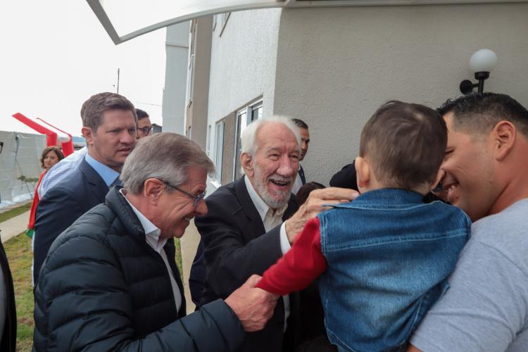 Casa Fácil Paraná: com apoio do Estado, 192 famílias de Cascavel recebem moradia