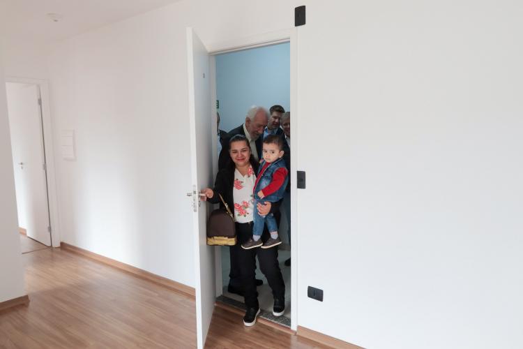 Casa Fácil Paraná: com apoio do Estado, 192 famílias de Cascavel recebem moradia