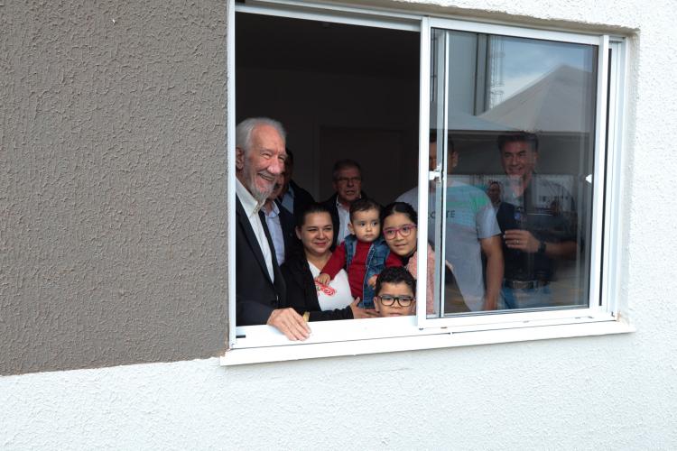 Casa Fácil Paraná: com apoio do Estado, 192 famílias de Cascavel recebem moradia