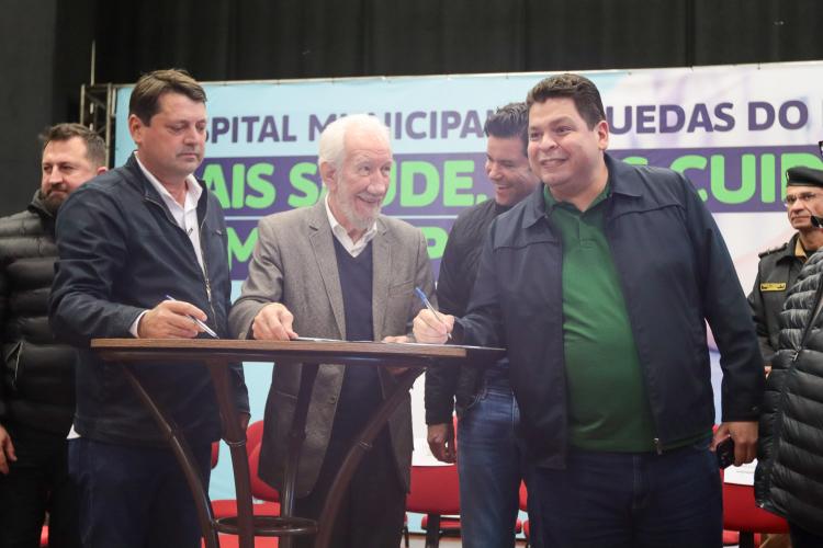 Governo inaugura obras e anuncia novos investimentos para Quedas do Iguaçu