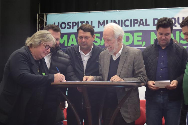 Governo inaugura obras e anuncia novos investimentos para Quedas do Iguaçu