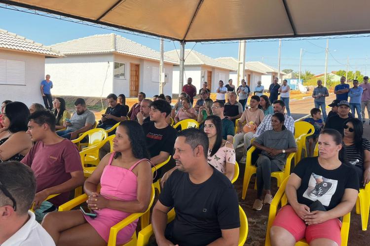 Com apoio do Estado, 29 casas são entregues a famílias de Santo Antônio do Caiuá