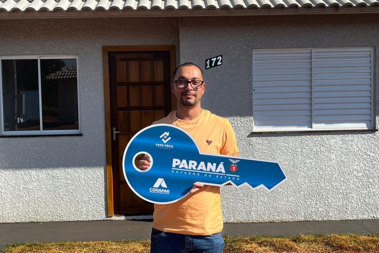 Com apoio do Estado, 29 casas são entregues a famílias de Santo Antônio do Caiuá