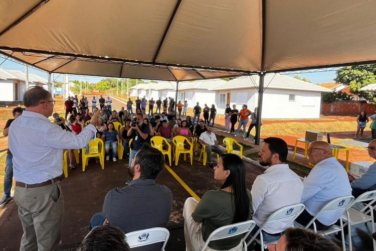 Com apoio do Estado, 29 casas são entregues a famílias de Santo Antônio do Caiuá